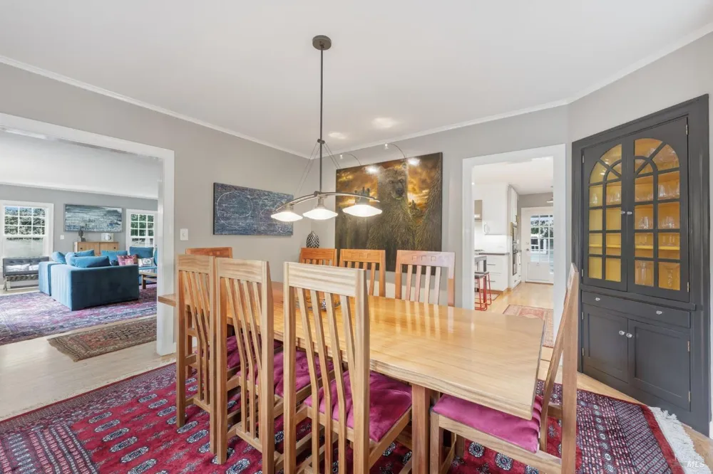 1621 Austin Way Santa Rosa, CA 95404