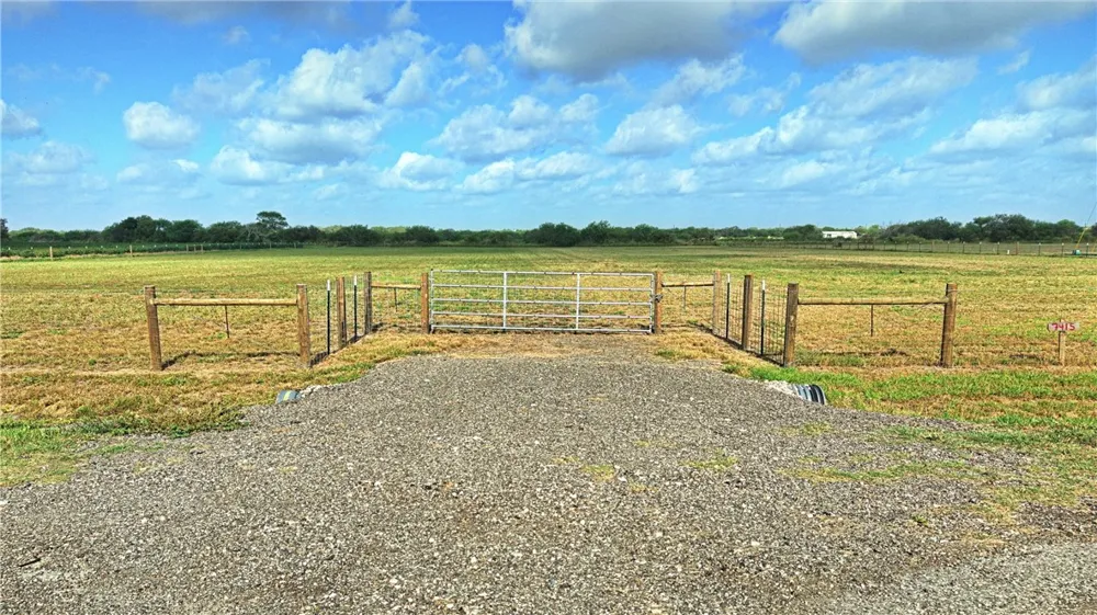 7415 County Road 2395 Sinton, TX 78387