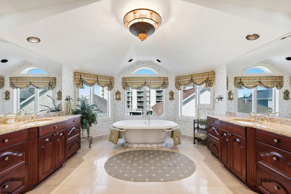105 S 26 Ave Longport, NJ 08403