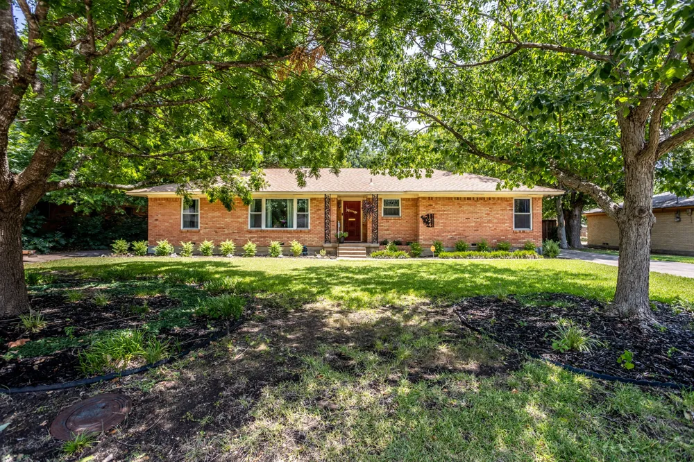 124 MARTIN DRIVE Lancaster, TX 75146