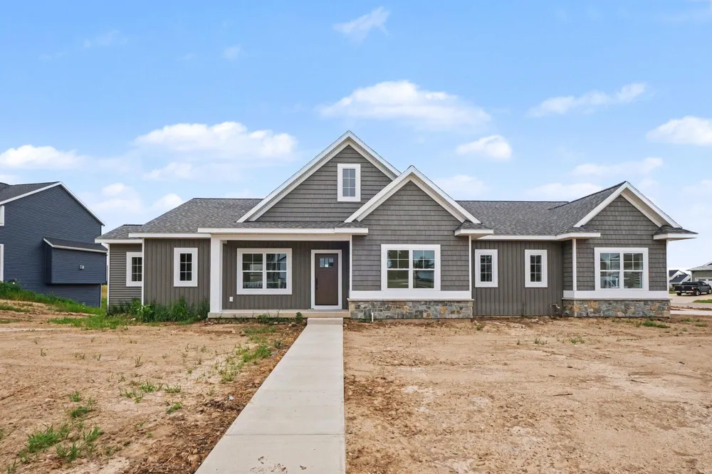 1830 Stratford Lane NW Walker City, MI 49534