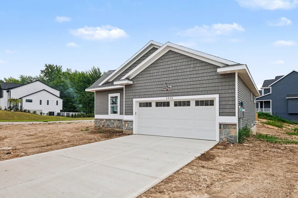 1830 Stratford Lane NW Walker City, MI 49534