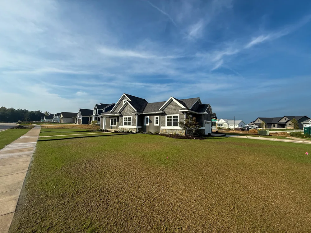 1830 Stratford Lane NW Walker City, MI 49534