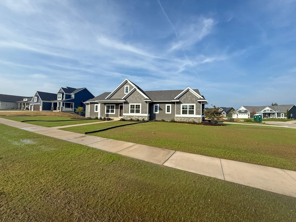 1830 Stratford Lane NW Walker City, MI 49534