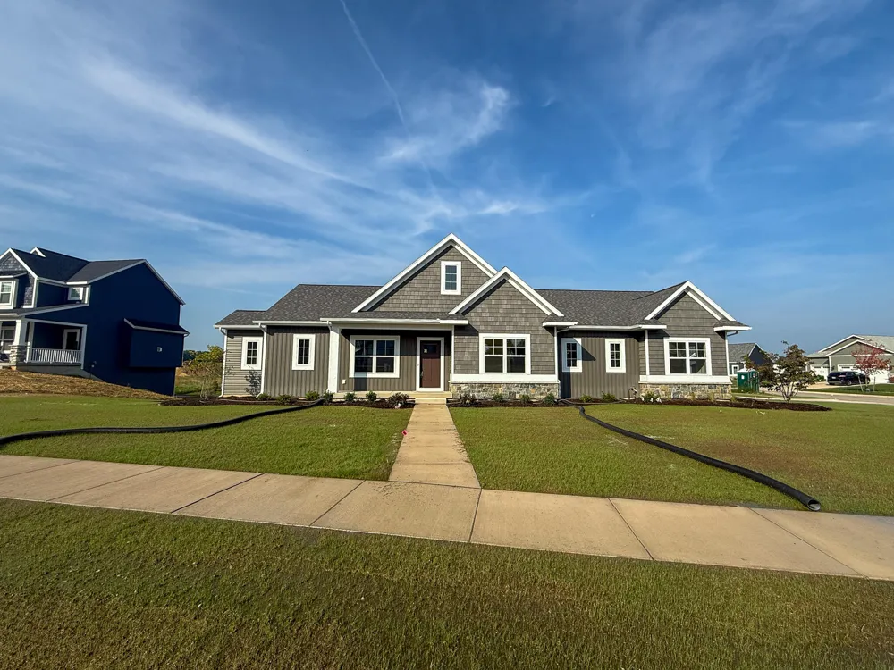 1830 Stratford Lane NW Walker City, MI 49534