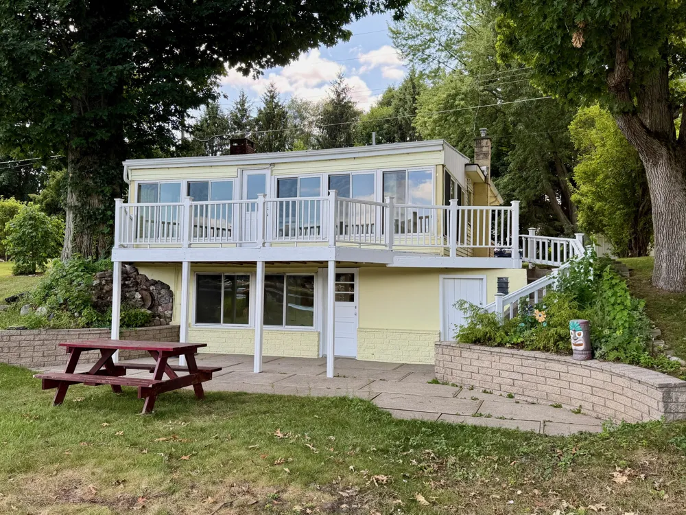 8980 Loveless Drive NE Courtland Township, MI 49341