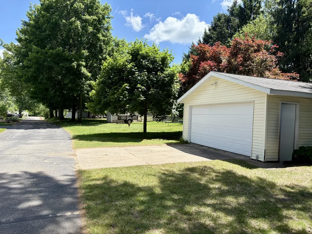 8980 Loveless Drive NE Courtland Township, MI 49341