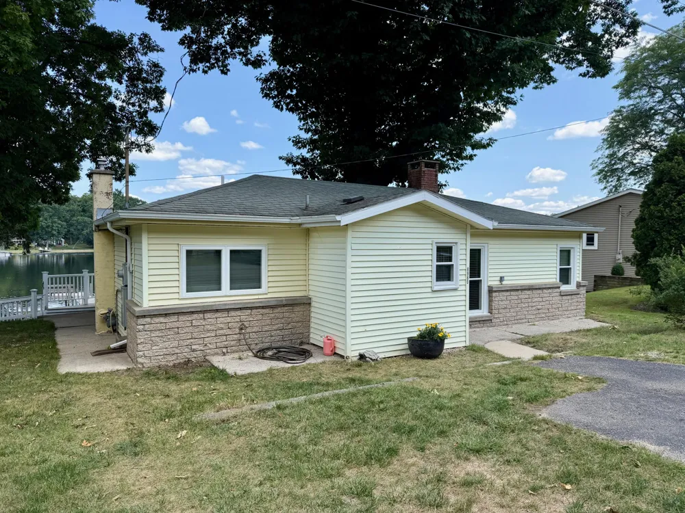 8980 Loveless Drive NE Courtland Township, MI 49341
