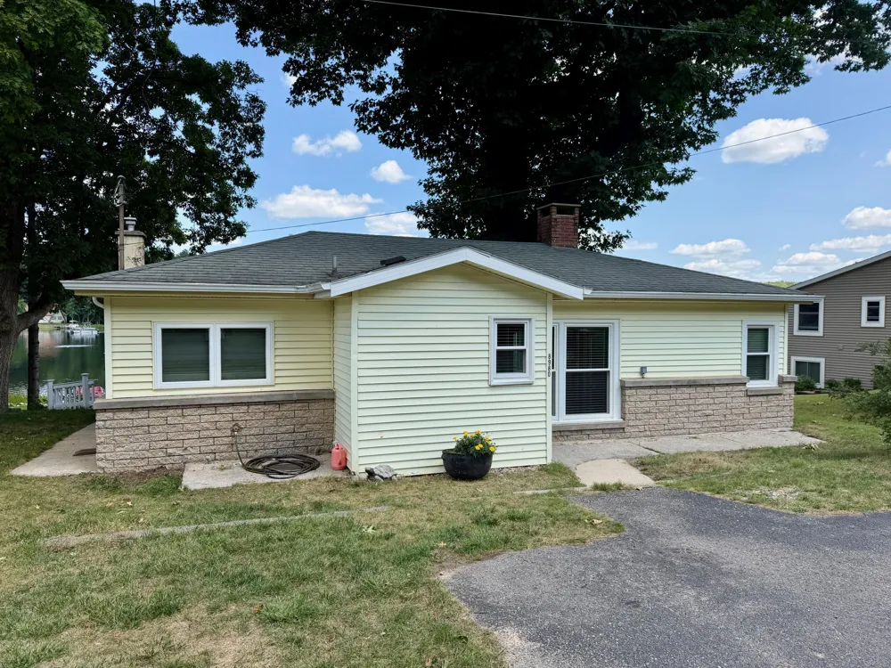 8980 Loveless Drive NE Courtland Township, MI 49341