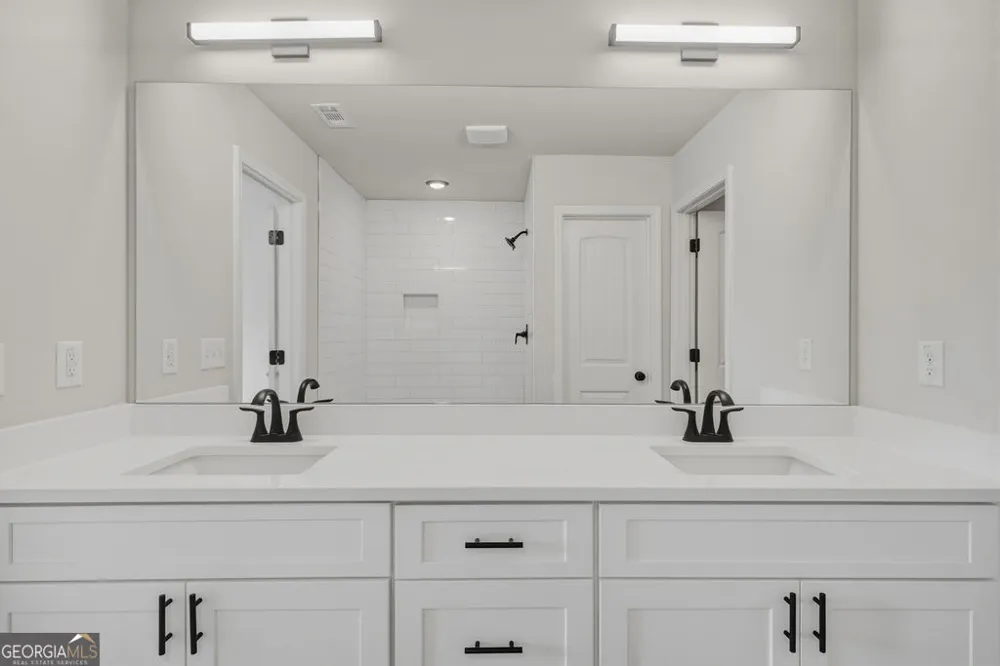 36 Crest DR Hartwell, GA 30643