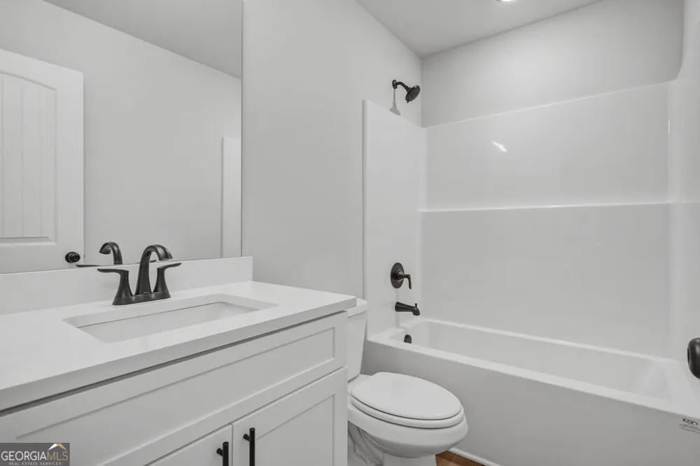 36 Crest DR Hartwell, GA 30643
