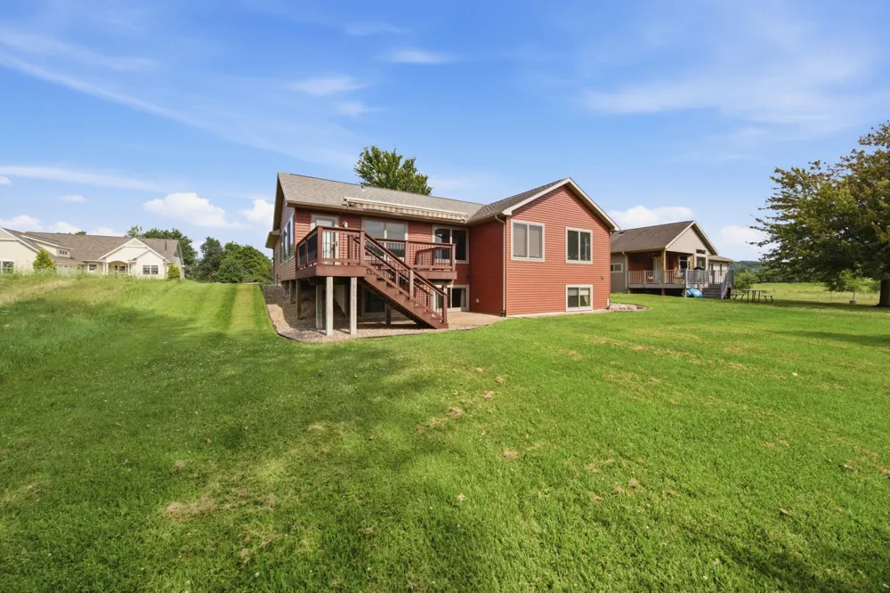 1407 Woodland Way Lake City, MN 55041