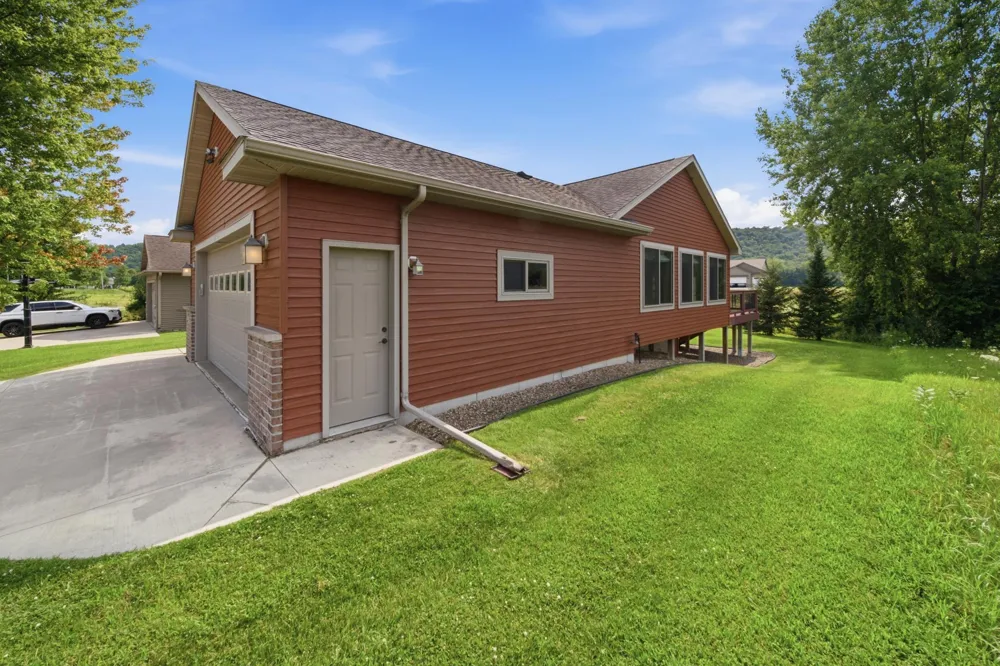 1407 Woodland Way Lake City, MN 55041
