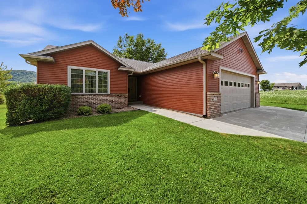 1407 Woodland Way Lake City, MN 55041