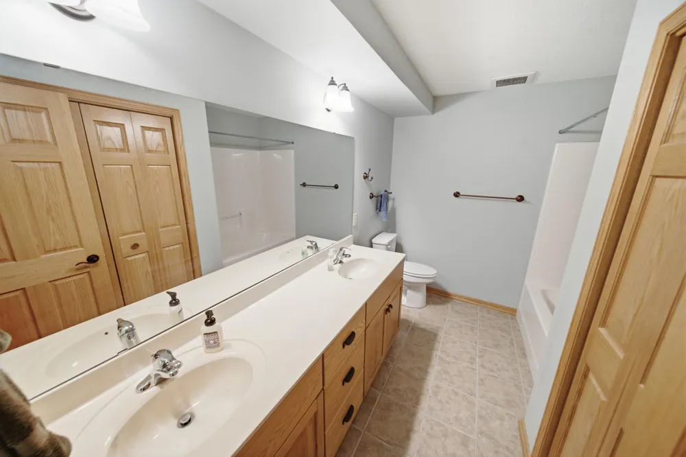 1407 Woodland Way Lake City, MN 55041