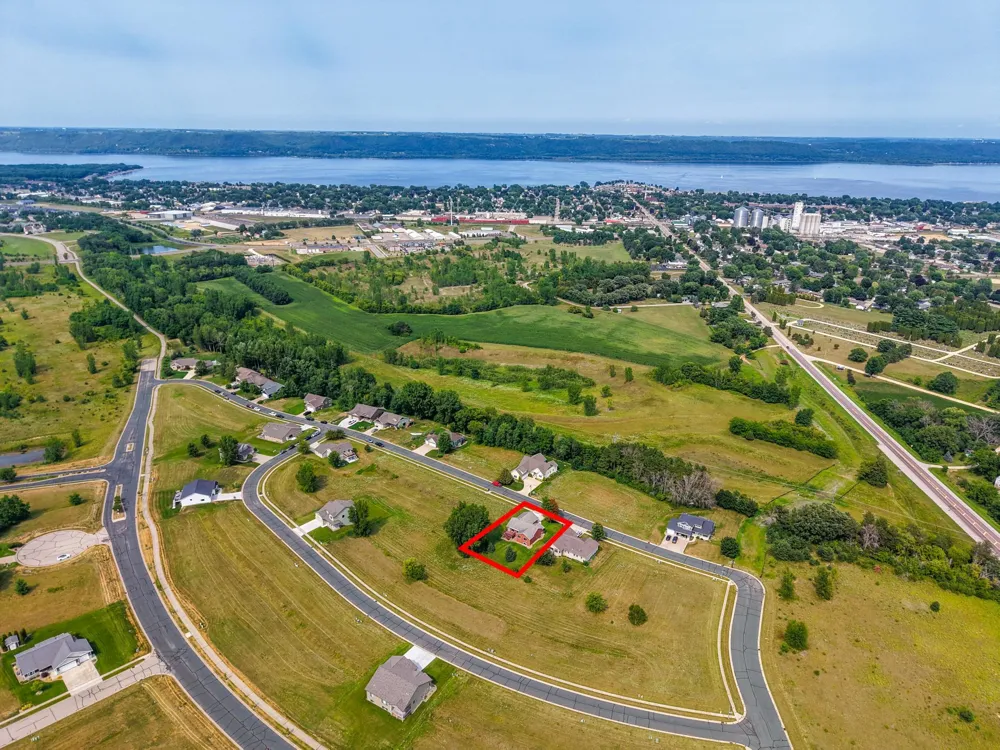 1407 Woodland Way Lake City, MN 55041