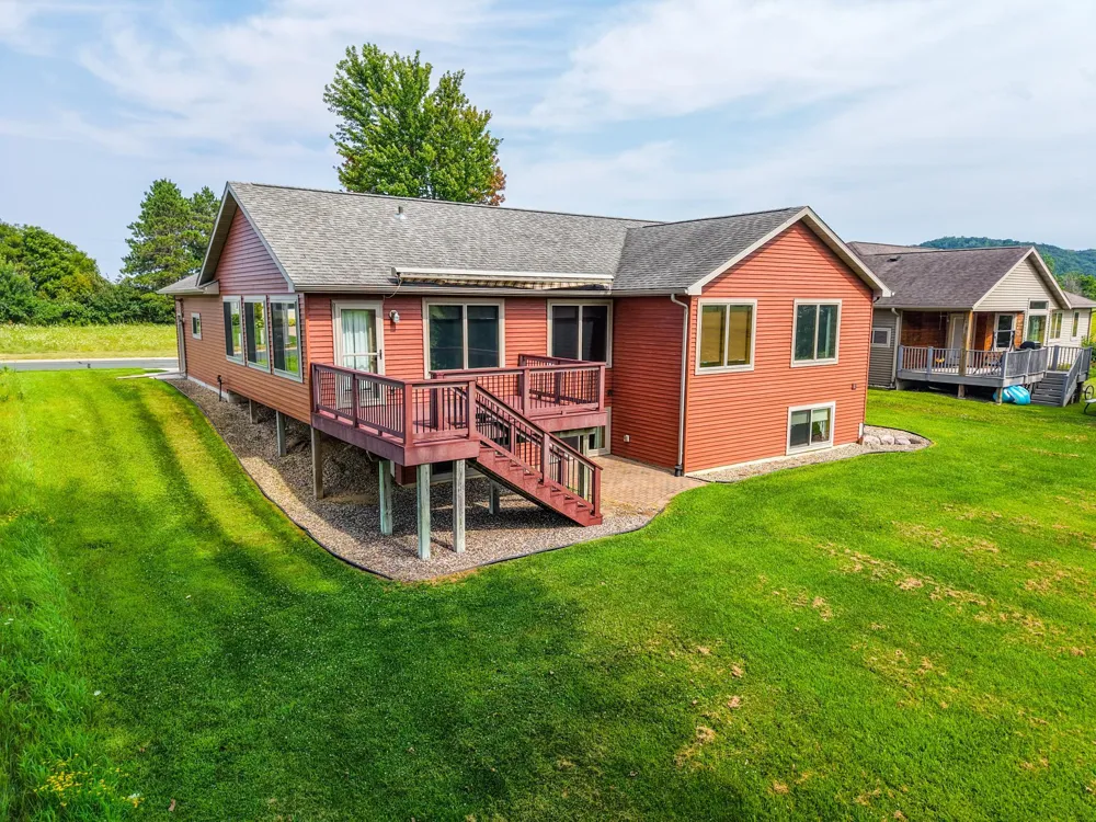 1407 Woodland Way Lake City, MN 55041