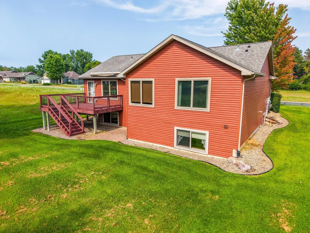 1407 Woodland Way Lake City, MN 55041