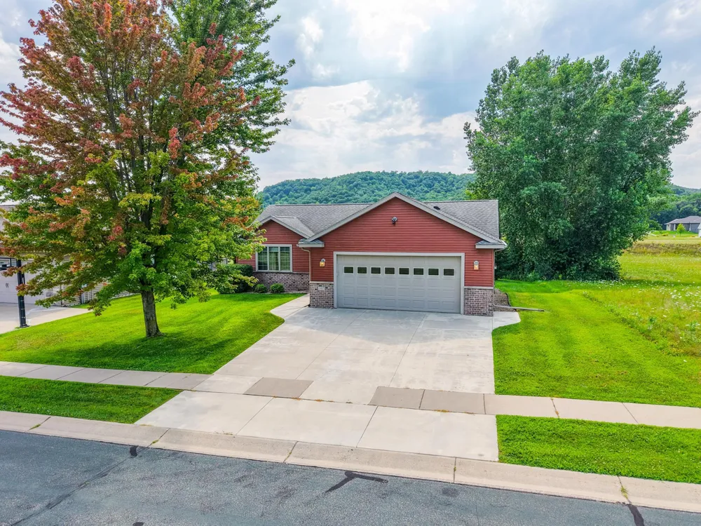 1407 Woodland Way Lake City, MN 55041