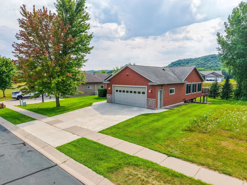 1407 Woodland Way Lake City, MN 55041