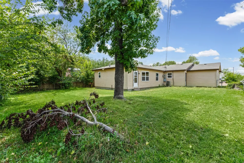 116 Highland Drive Ennis, TX 75119