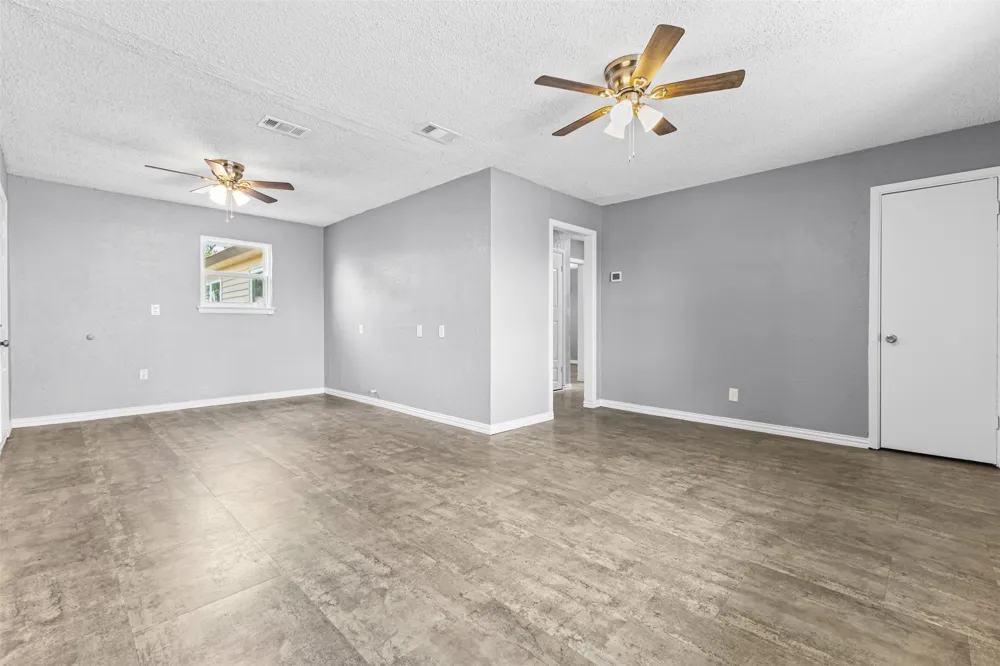 116 Highland Drive Ennis, TX 75119