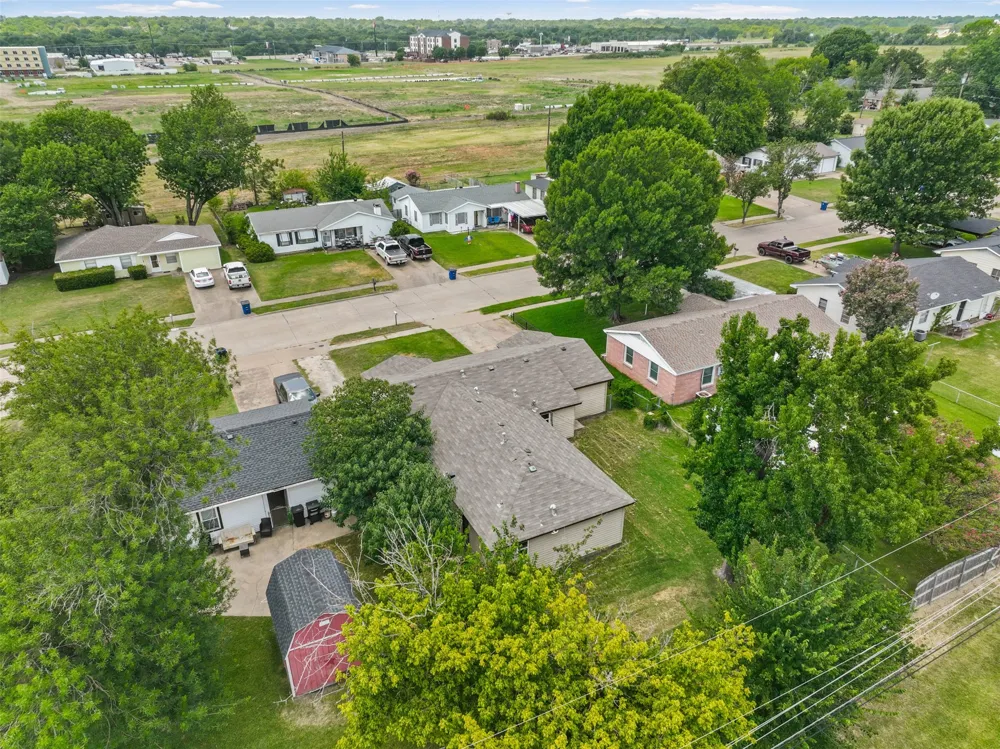 116 Highland Drive Ennis, TX 75119