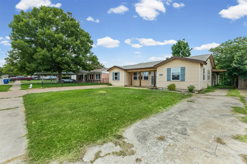 116 Highland Drive Ennis, TX 75119