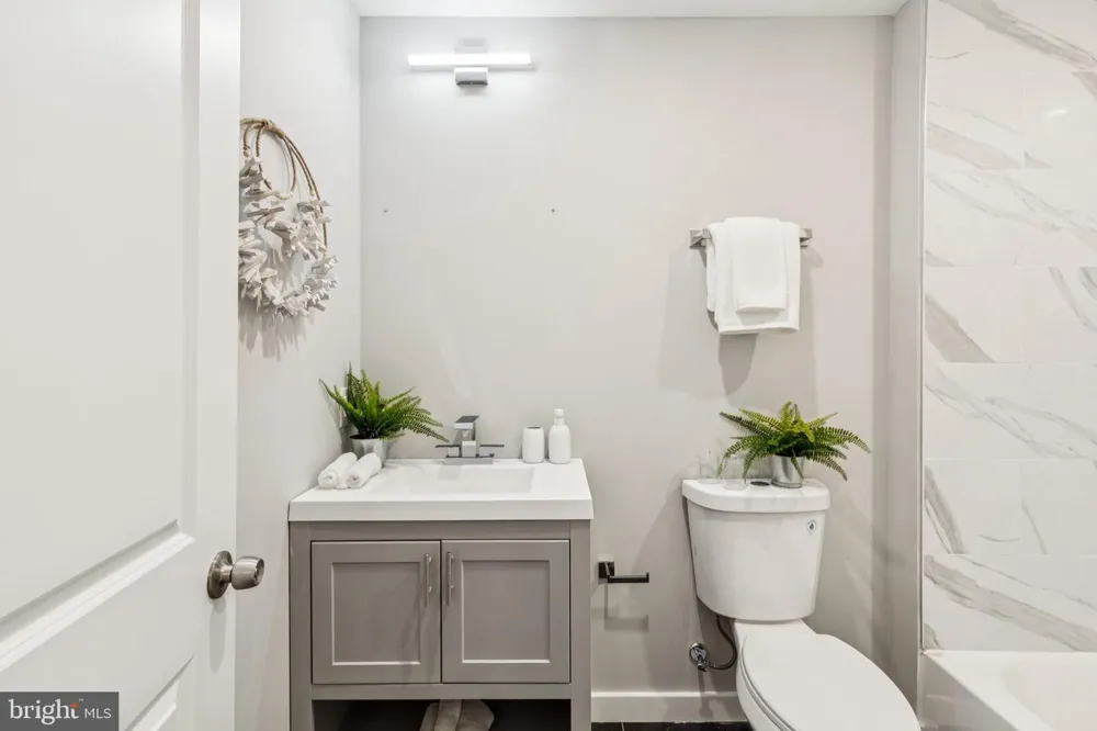 203 HAVERFORD AVENUE #203 Narberth, PA 19072