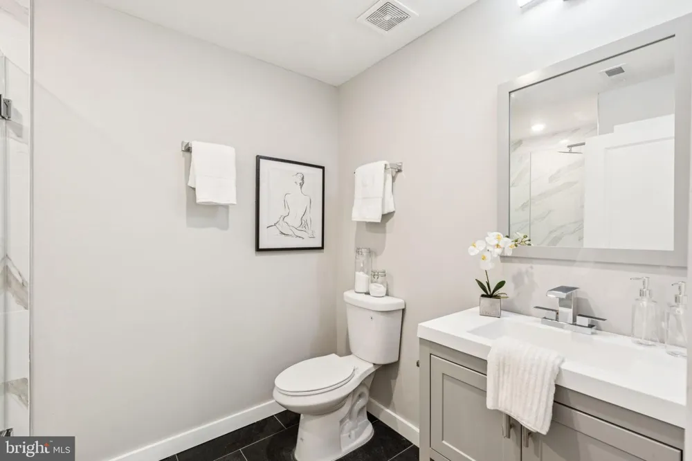 203 HAVERFORD AVENUE #203 Narberth, PA 19072
