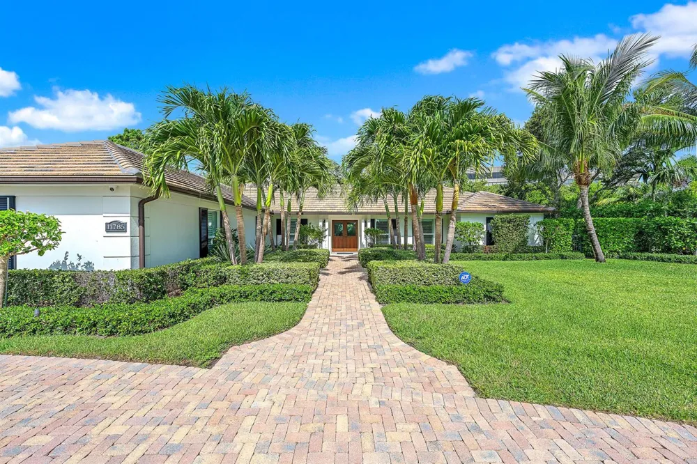 11785 Lake Shore Place North Palm Beach, FL 33408