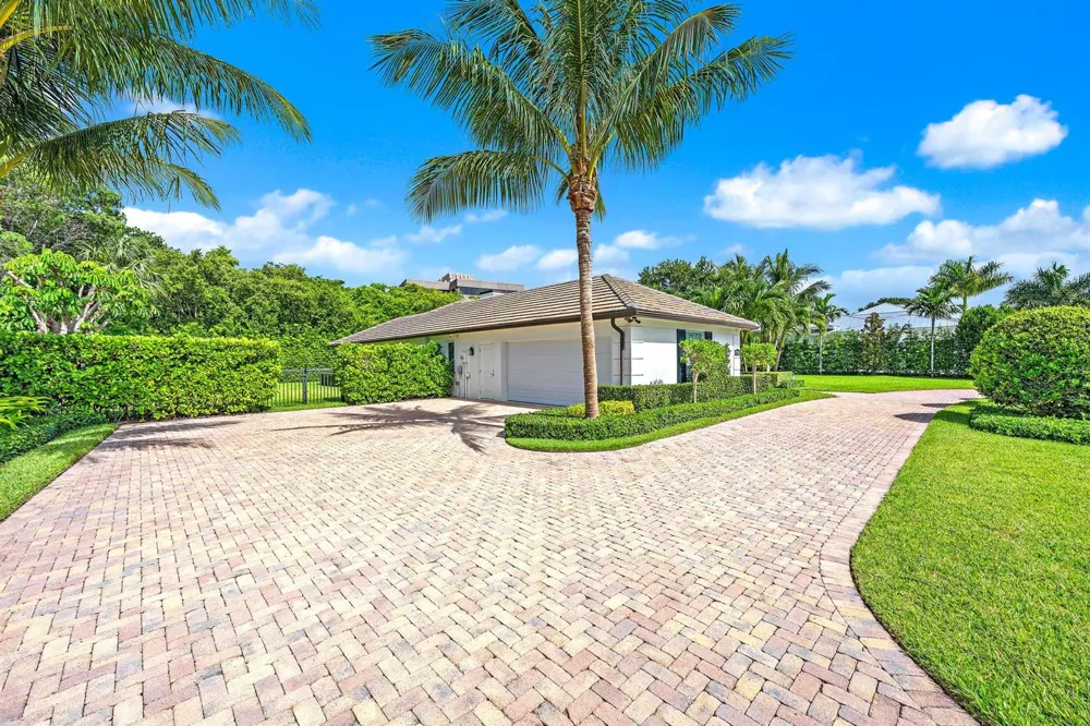 11785 Lake Shore Place North Palm Beach, FL 33408