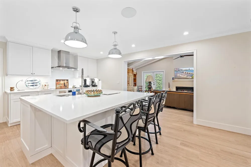 11785 Lake Shore Place North Palm Beach, FL 33408