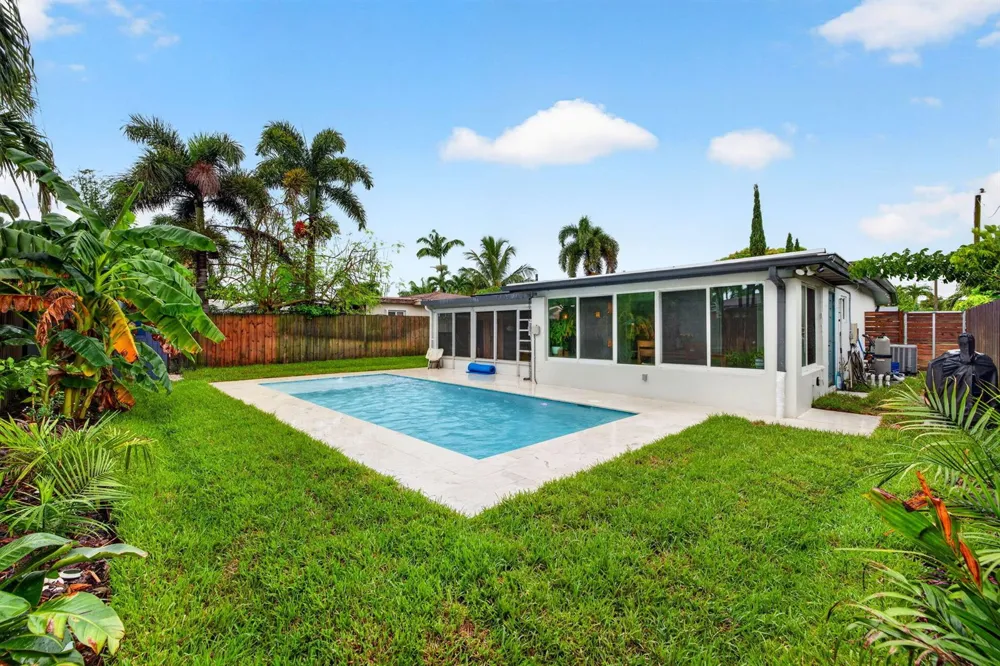 4670 NE 4TH AVENUE Oakland Park, FL 33334