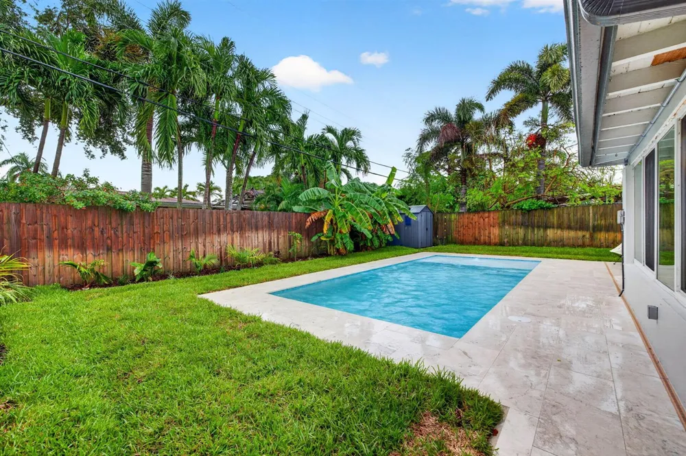 4670 NE 4TH AVENUE Oakland Park, FL 33334