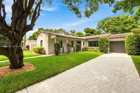 9350 NE 9th Place