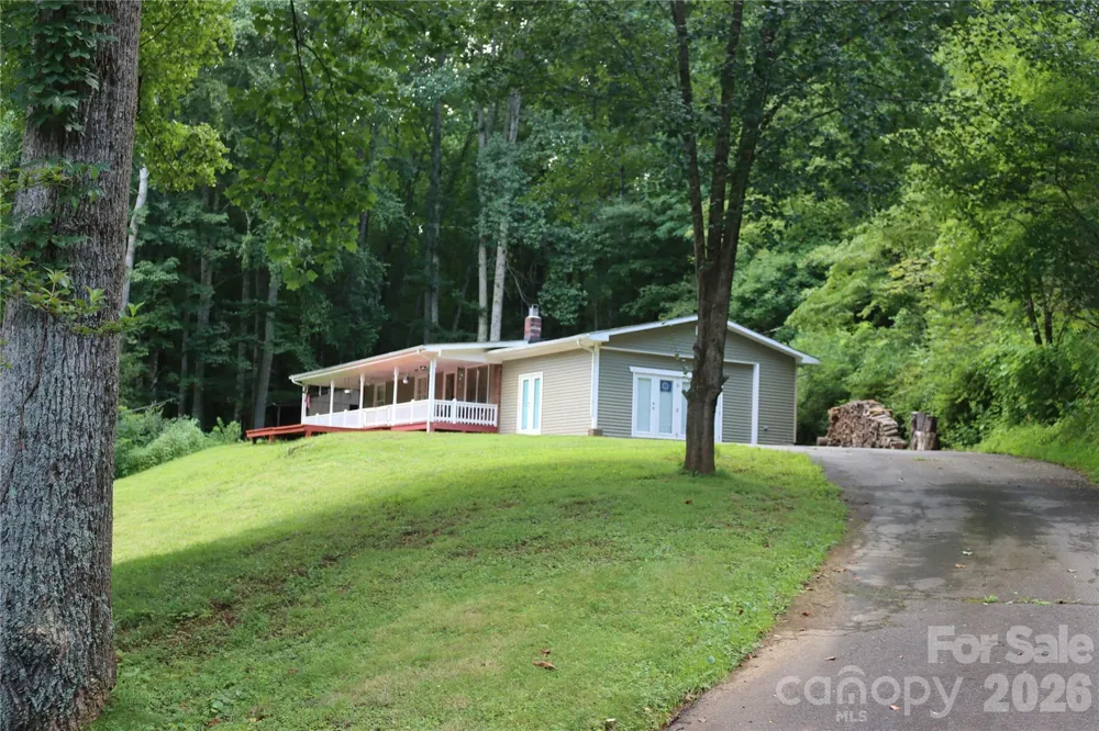 9 Wooded Valley Lane Burnsville, NC 28714