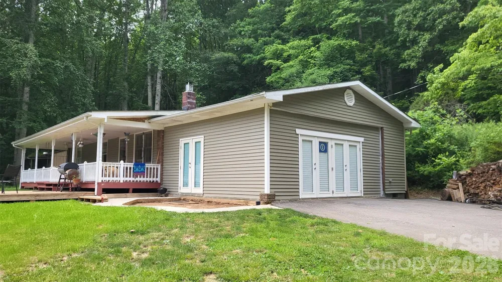 9 Wooded Valley Lane Burnsville, NC 28714