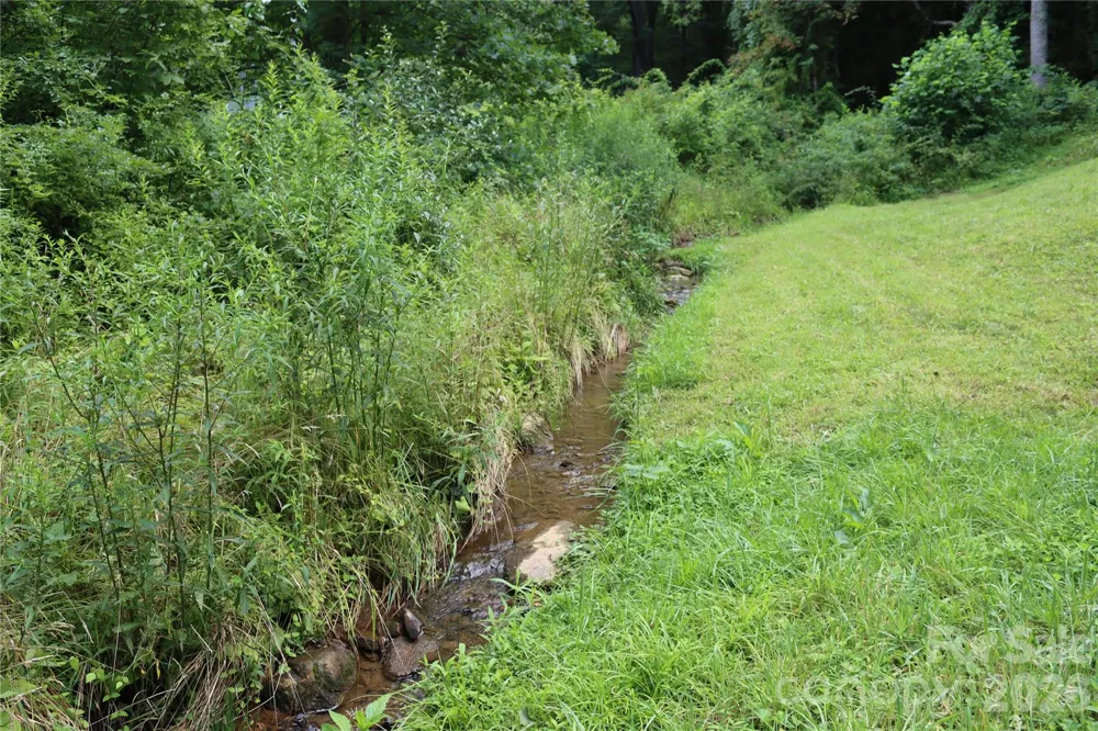 9 Wooded Valley Lane Burnsville, NC 28714