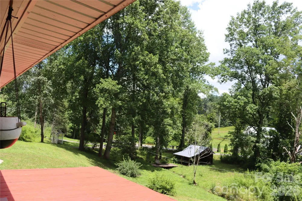 9 Wooded Valley Lane Burnsville, NC 28714