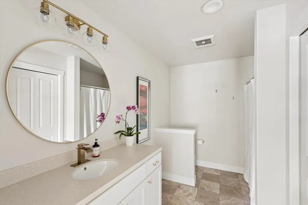 7242 Pacific Avenue South Haven, MI 49090