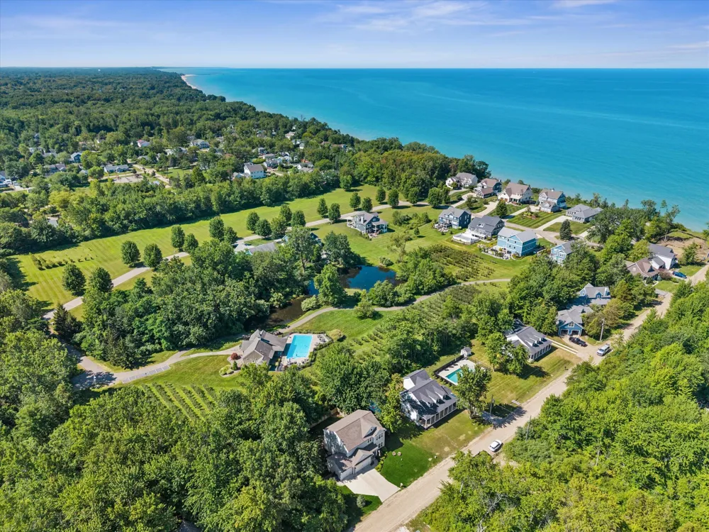 7242 Pacific Avenue South Haven, MI 49090