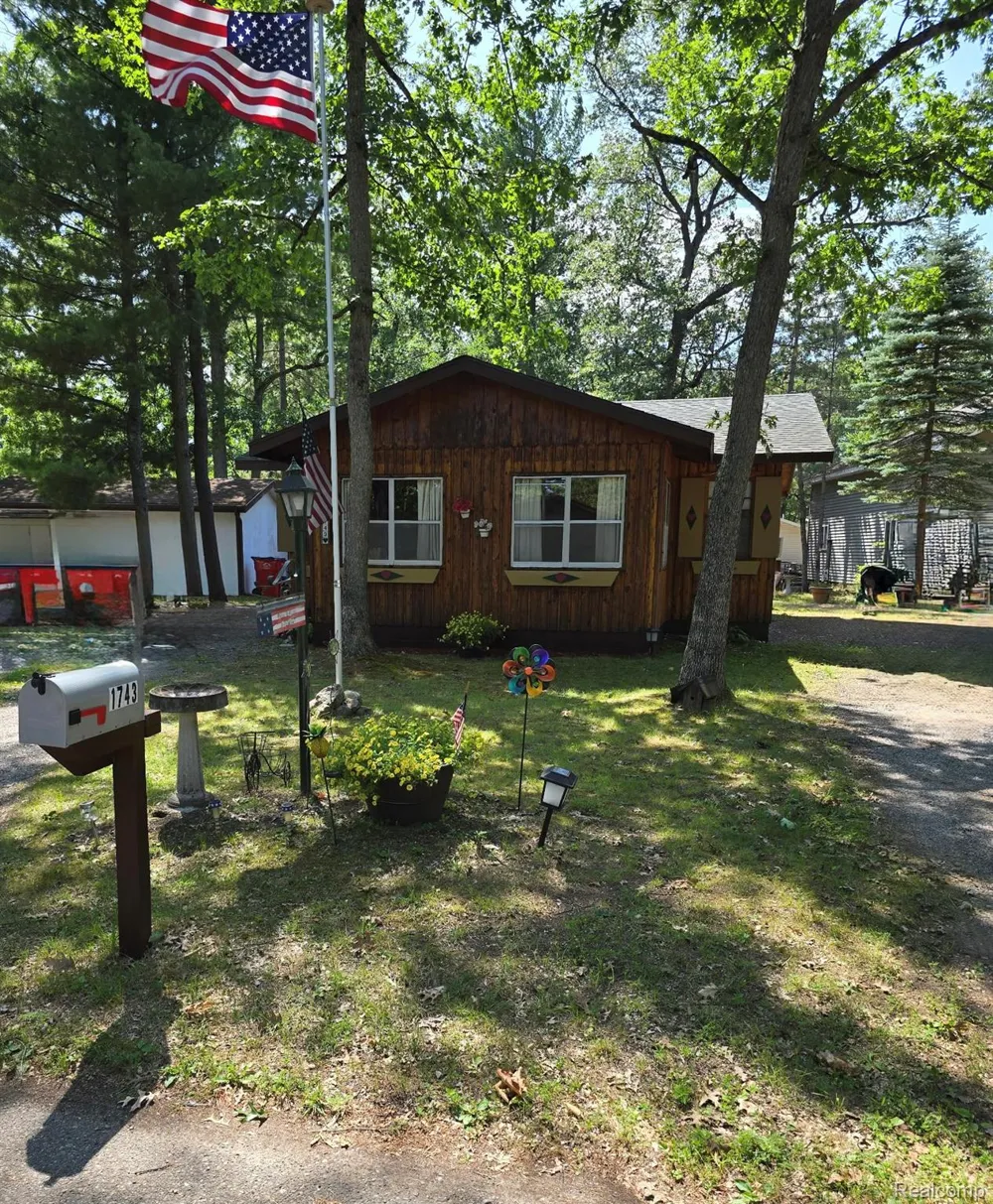 1743 Kendall Street Grant Township, MI 48748