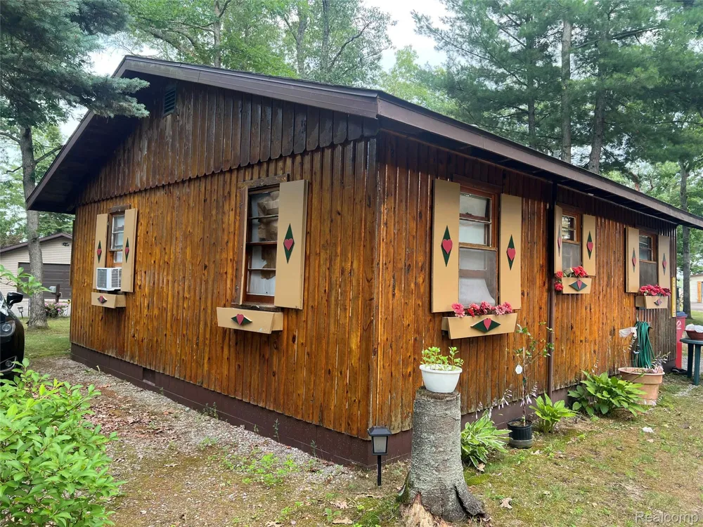 1743 Kendall Street Grant Township, MI 48748