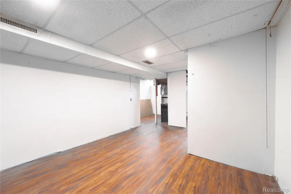 1575 W 13 Mile Road Madison Heights City, MI 48071