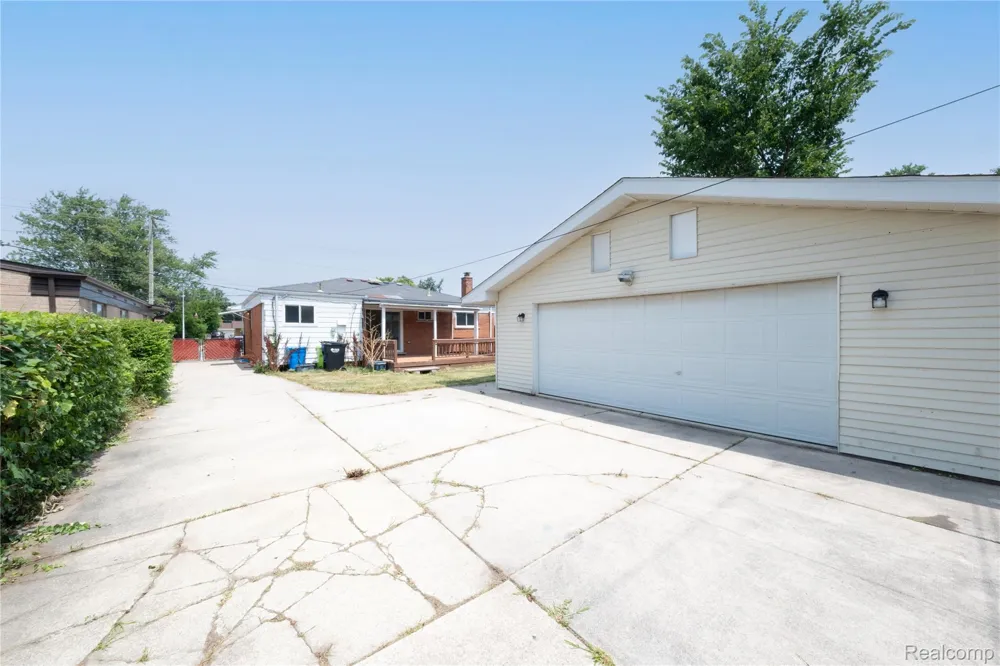 1575 W 13 Mile Road Madison Heights City, MI 48071