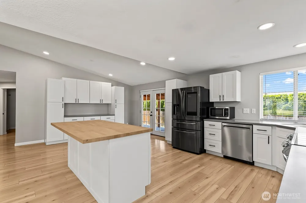 10220 NW 24th Avenue Vancouver, WA 98685