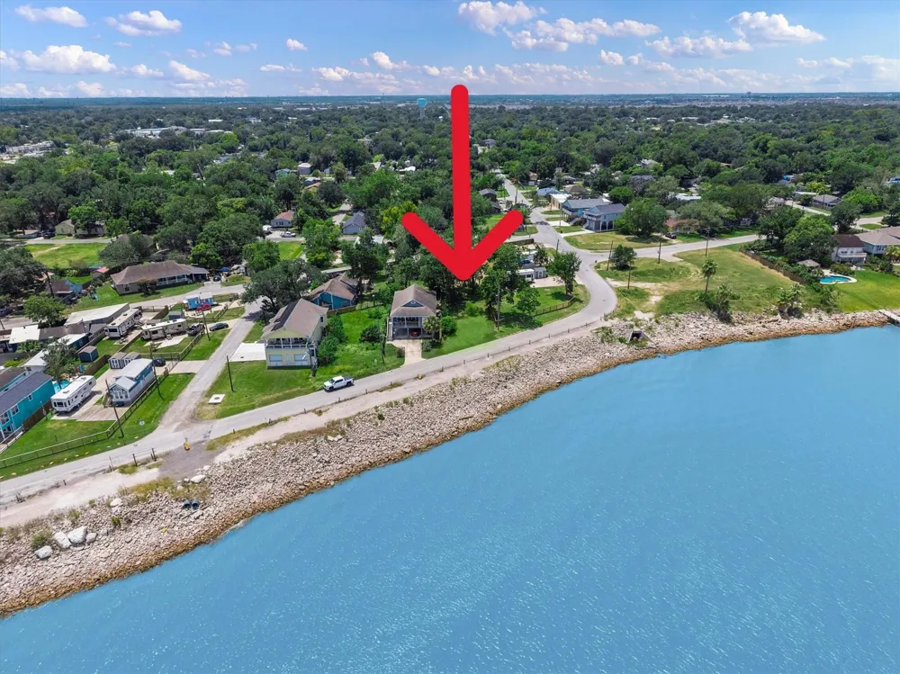 4306 Boulevard Street Bacliff, TX 77518