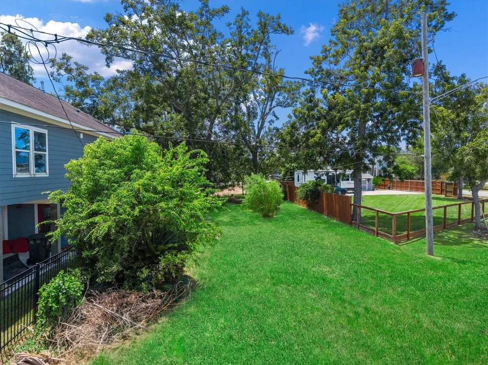 4306 Boulevard Street Bacliff, TX 77518