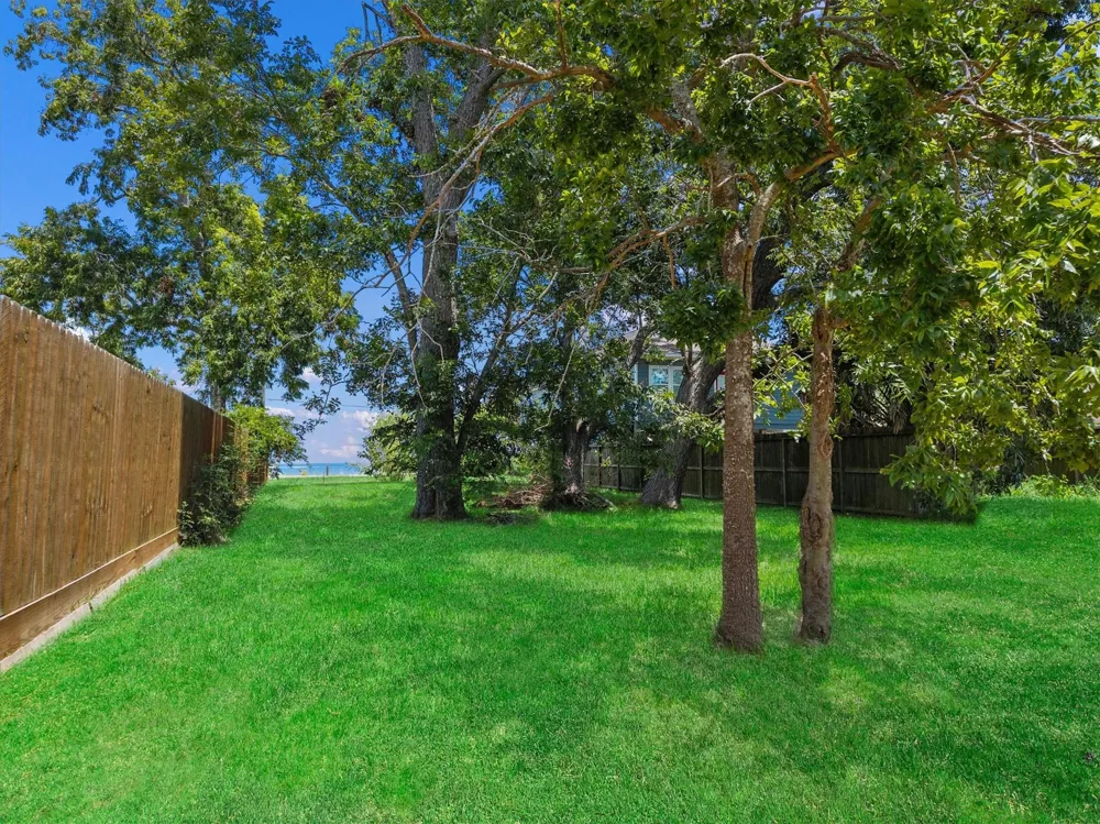 4306 Boulevard Street Bacliff, TX 77518